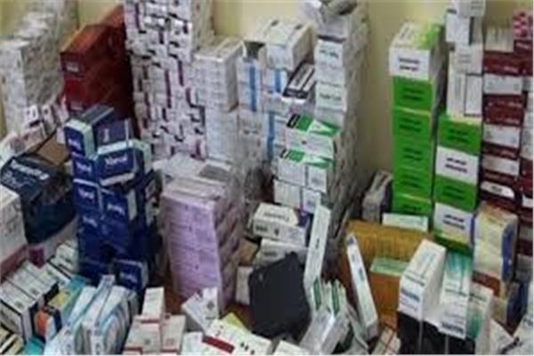 ضبط أدوية مهربة جمركيا داخل صيدلية بالجيزة