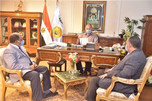 محافظ أسيوط يلتقى وكيل وزارة التموين