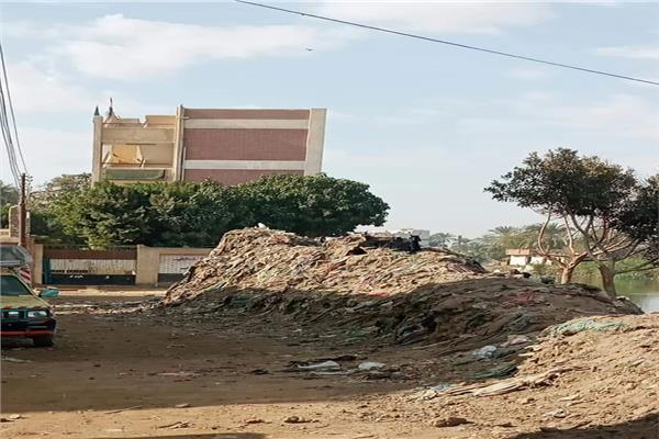 مدرسة عزبة صادق الابتدائية
