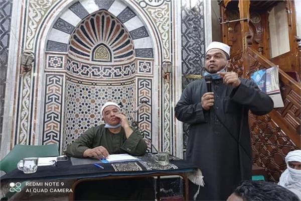 بالصور..وكيل وزارة الأوقاف بالمنيا :عمال المساجد  حجر الزاويه وأحد أهم أركانها 