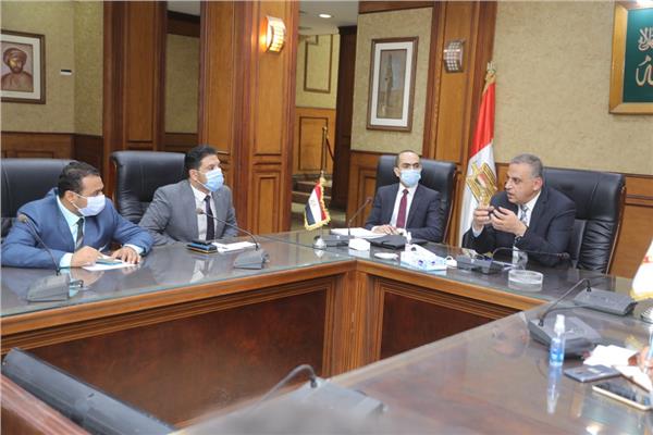 محافظ سوهاج ونائبه يلتقيان شباب سوهاج خريجي البرنامج الرئاسي لتأهيل الشباب للقيادة