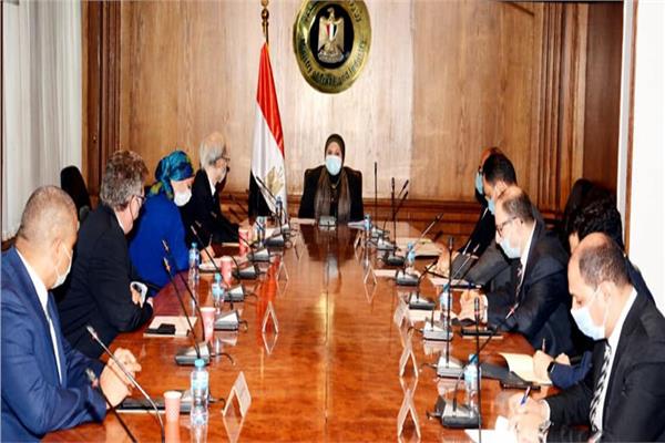  نيفين جامع وزيرة التجارة والصناعة خلال اللقاء
