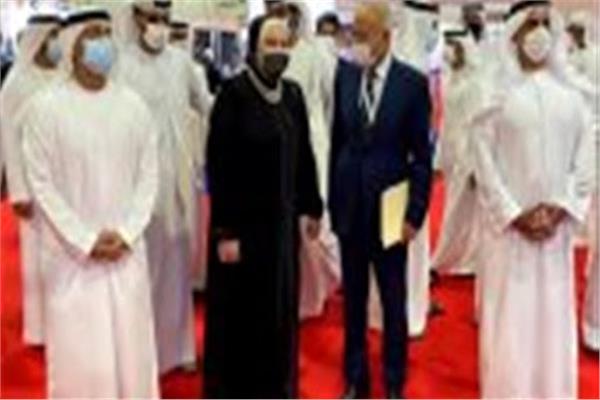 وزير التجارة والصناعة خلال زيارتها للامارات