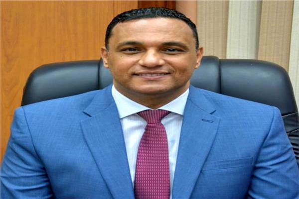 الدكتور أيمن مختار