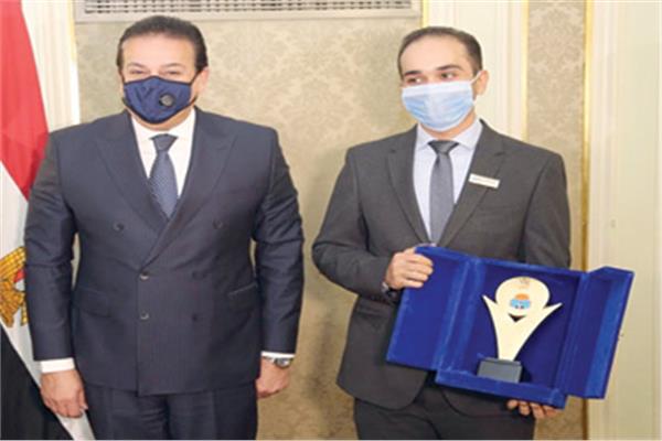 د. ماركو يوسف بجوار د. خالد عبد الغفار وزير التعليم العالى