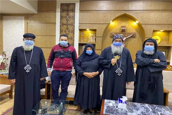 أسقف المنيا يلتقى سيدة الكرم