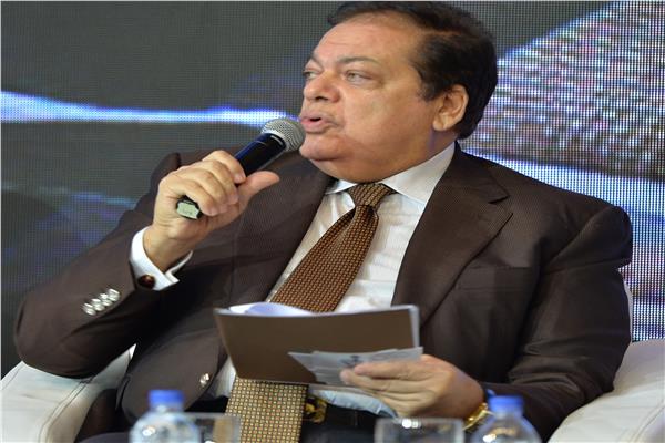 صورة من مؤتمر أخبار اليوم الاقتصادي النائب محمد أبو العنيين