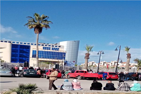 خريجو الكليات بورسعيد يطالبون بتفعيل خدمات «الأونلاين»