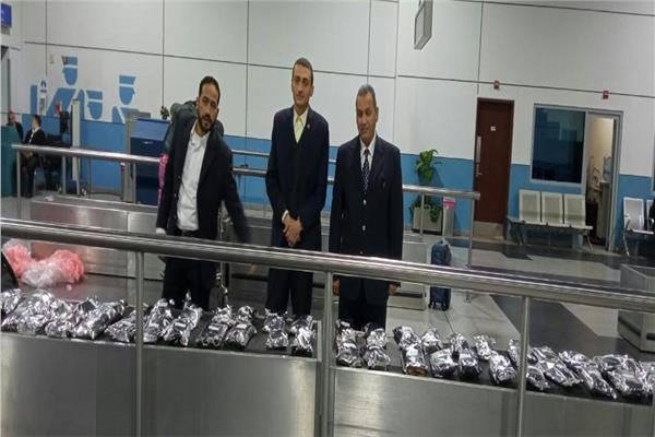  تهريب كميات من مقويات المناعة