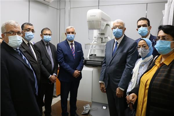 رئيس جامعة المنوفية يفتتح جهاز ماموجرام احتفالا بعيد جامعة المنوفية الرابع والأربعين 