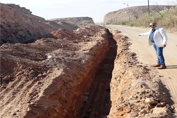 محافظ أسوان يوجه بسرعة إنهاء أعمال تطوير الطريق البديل لـ«السادات» 