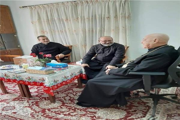 رئيس الكلية الاكليريكية يهنئ الأنبا أنطونيوس نجيب بعيد الميلاد المجيد