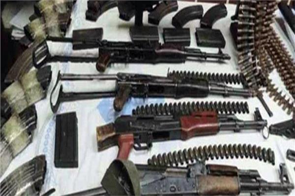 ضبط  204 قطعة سلاح نارى، و248 قضية مخدرات
