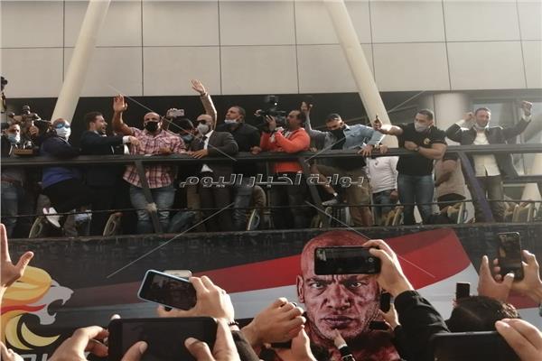 بيج رامي عقب وصوله مطار القاهرة