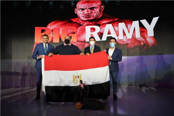 وزير الشباب والرياضة مع بيج رامي
