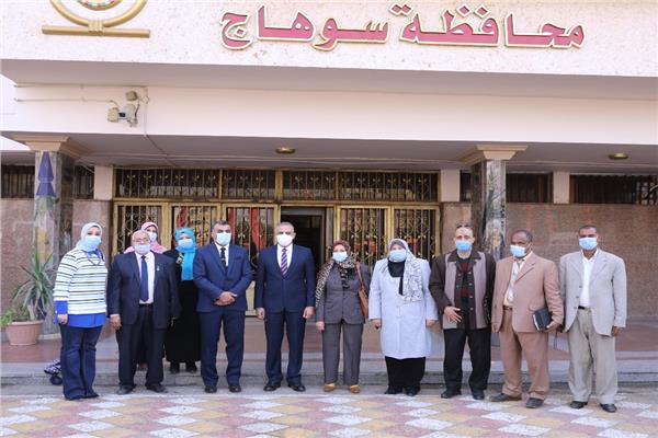 محافظ سوهاج يكرم 24 طالبًا وطالبة من حفظة القرآن الكريم 