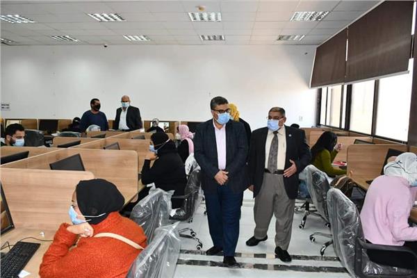 عقد الاختبارات الإلكترونية لكلية التربية بجامعة القناة