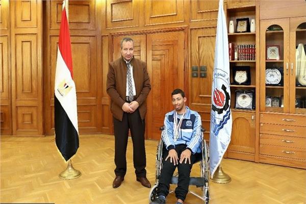 رئيس جامعة السويس