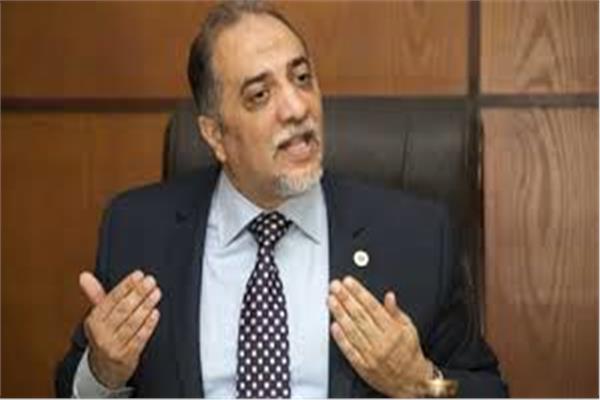  الدكتور عبد الهادى القصبى