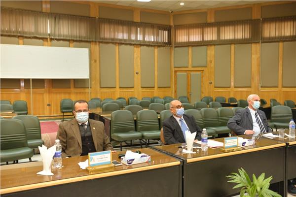  1350 جهاز كمبيوتر حالياً لتعميم تطبيق الامتحانات الإلكترونية بجامعة أسيوط 