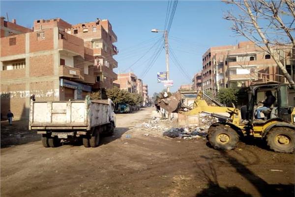 رفع القمامة من قري مركز شبين