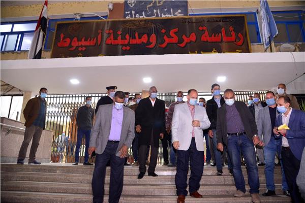 اللواء عصام سعد محافظ أسيوط