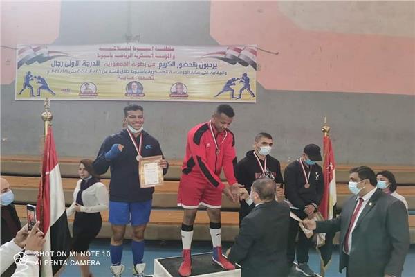 ذهبية لجامعة القناة بطوله الجمهورية للملاكمة