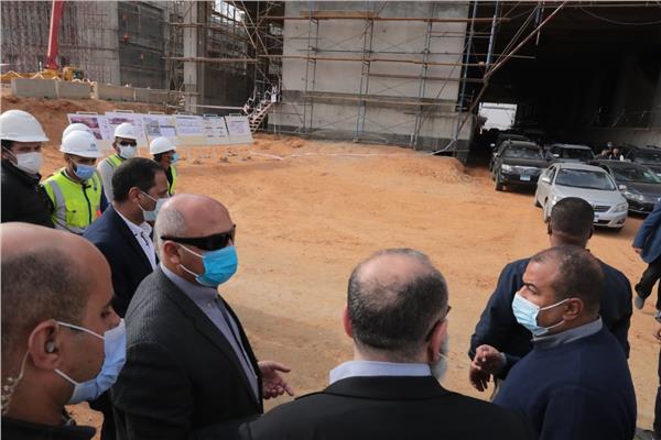 وزير النقل يتابع أعمال إنشاء محطات وأنفاق وكباري القطار الكهربائي 