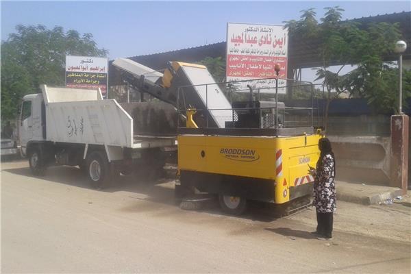 التعاقد على 16 معدة كنس وشفط الاتربة من الشوارع والميادين بأسيوط 