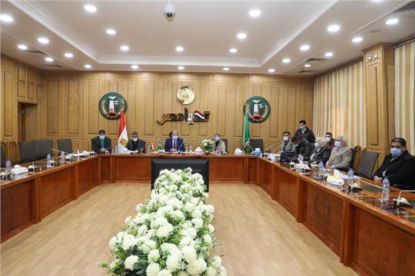سكرتير عام  المنوفية يناقش خطة رصف الطرق ومعوقات التنفيذ 