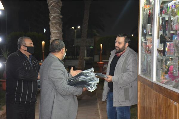توزيع أكياس جمع القمامة مجانا 
