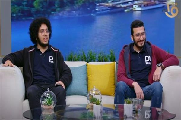 طلاب بهندسة حلوان يبتكرون قفازاً ذكياً لمستخدمي لغة الإشارة