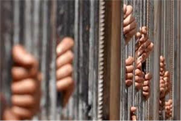  حبس عصابة الاستيلاء على أموال المواطنين