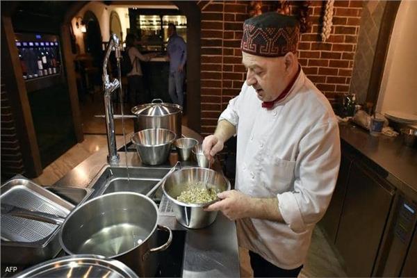غلق مطعم شاورما بعد يوم من افتتاح