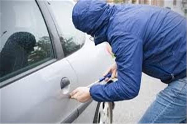 إحالة متهم بسرقة سيارات