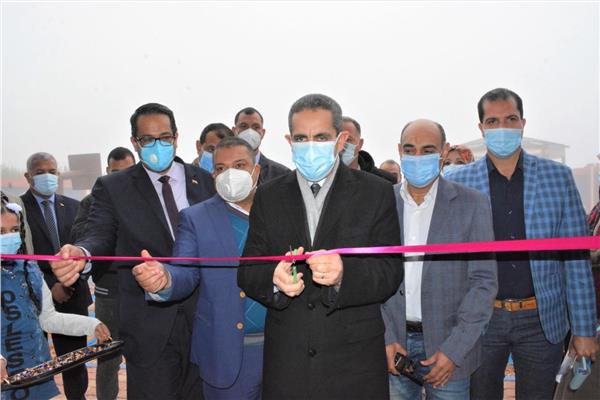 محافظ الغربية يفتح مدرستين