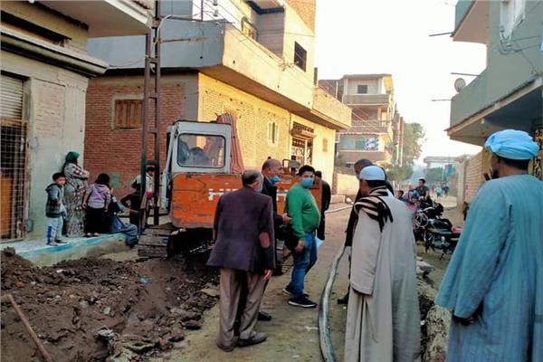 تغيير الكابلات الكهربائيه و رفع تراكمات مصنع القمامة بقرى المنوفية