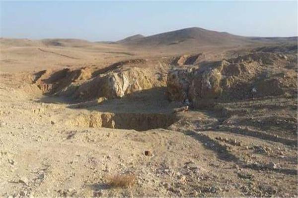 تحريات مكثفة لكشف غموض العثور على جثتين وأسلحة في حضن الجبل بأطفيح 