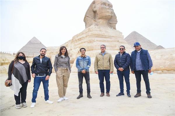  وزيرا الهجرة والسياحة والآثار