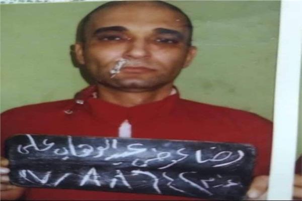 أحد السجناء المضبوطين