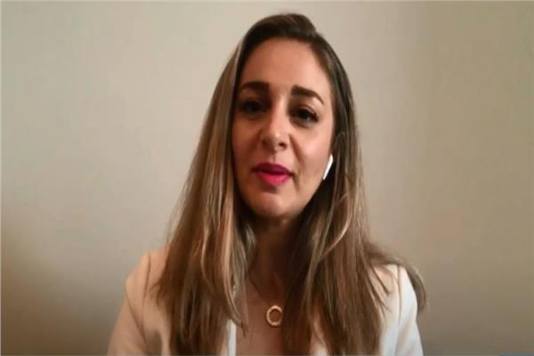 روان الرجولة، الكاتبة والمحللة السياسية