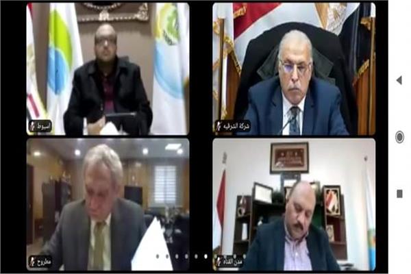 عبر الفيديو كونفرانس المهندس ممدوح رسلان رئيس الشركة القابضة لمياه الشرب