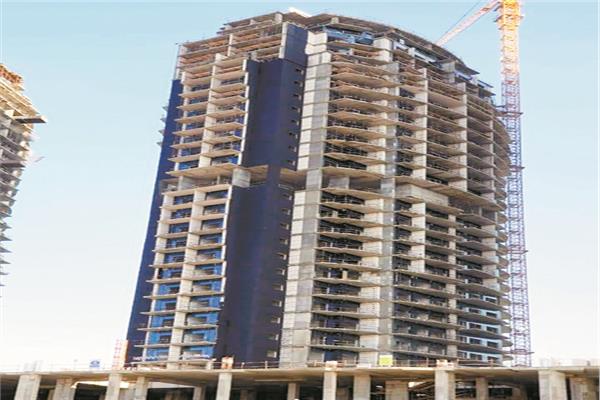  أحد الأبراج العملاقة بمدينة العلمين الجديدة