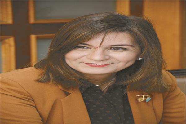 د. نبيلة مكرم