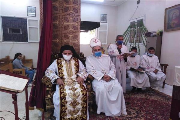 الأنبا بشارة يزور كنيسة رئيس الملائكة ميخائيل بالهاريف بأبو قرقاص