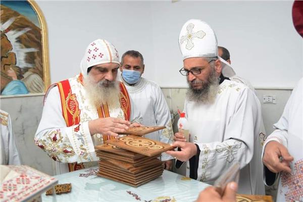 الأنبا يواقيم يترأس صلاة اللقان و قداس عيد الغطاس بكنيسة العذراء بإسنا