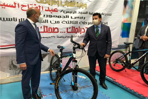 وزير الشباب والرياضة يسلم دراجات المرحلة الثالثة من مبادرة ...