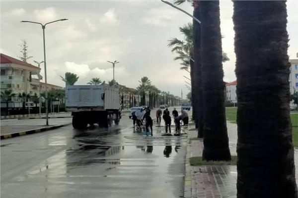 جهود مكثفة لازالة اثار الامطار بدمياط