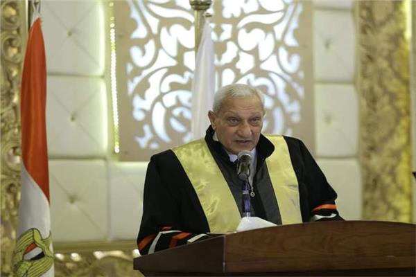 المستشار عماد عبد العزيز رئيس نادي الزمالك