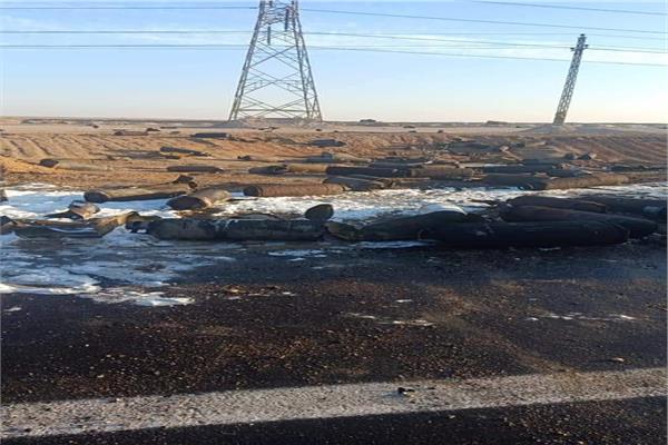 حادث أنقلاب سيارة محملة بأسطوانات الغاز 